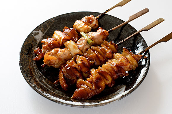 人気の串を丁寧に焼き上げ、香ばしさとしっかりとした食べ応えを楽しめます